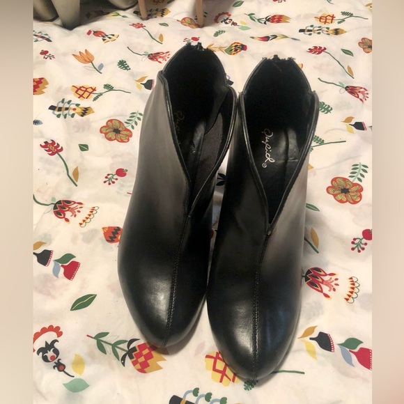Qupid ankle boots.  Size 10. Excellent condition. - Picture 2 of 5
